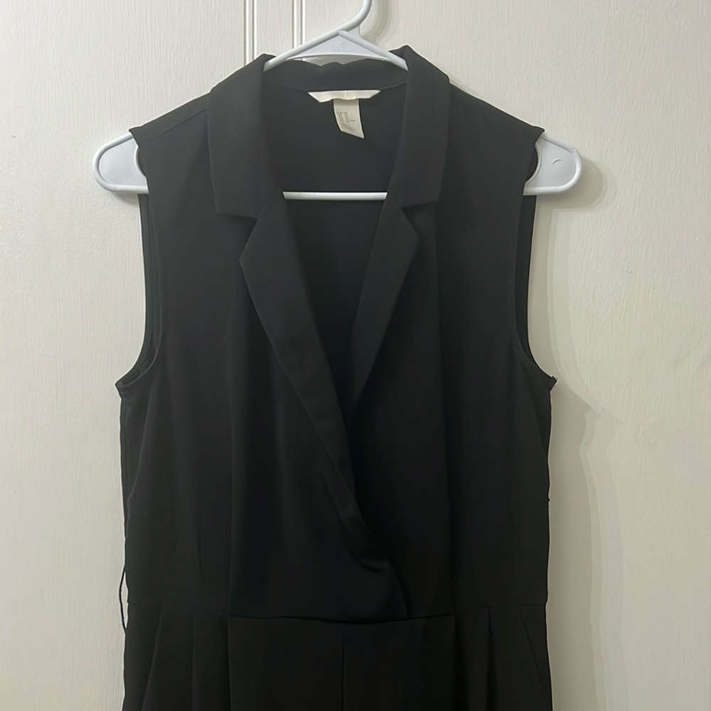 H&M Black Collared Sleeveless Jumpsuit, side zip and two front pockets SZ 10